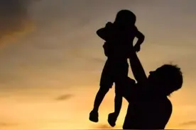 《妈妈，爱我你就抱抱我》，无条件的爱才是真爱图片