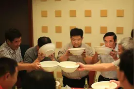 拿白酒当水喝的6个省份，酒桌上遇上他们别逞强，认输反而更体面图片