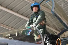 致敬英雄飞行员张超，深度还原歼15坠机全过程图片