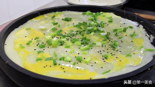 几个鸡蛋，一碗面，不发面不醒面，快速做早餐鸡蛋饼，太简单了