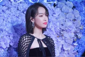 红毯又见耍大牌？周冬雨疑临时改顺序，杨幂冷脸救场汤唯话里有话图片