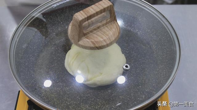 2个鸡蛋1碗面，快速做发面饼，一拉一卷柔软有层次，面饼不发硬