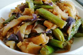 家常版“茄子焖饼”，烹饪顺序是关键，掌握这几步，焖出的饼喷香图片