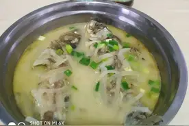 寒露后炖鱼就要白萝卜丝鲫鱼汤，一碗暖心暖胃图片