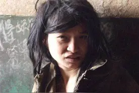 女大学生被人贩子拐卖，被折磨到精神失常，被救时父母已认不出图片