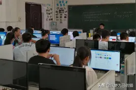 专科女生：这5个专业不实用，上升空间小，报考要慎重，竞争很大图片