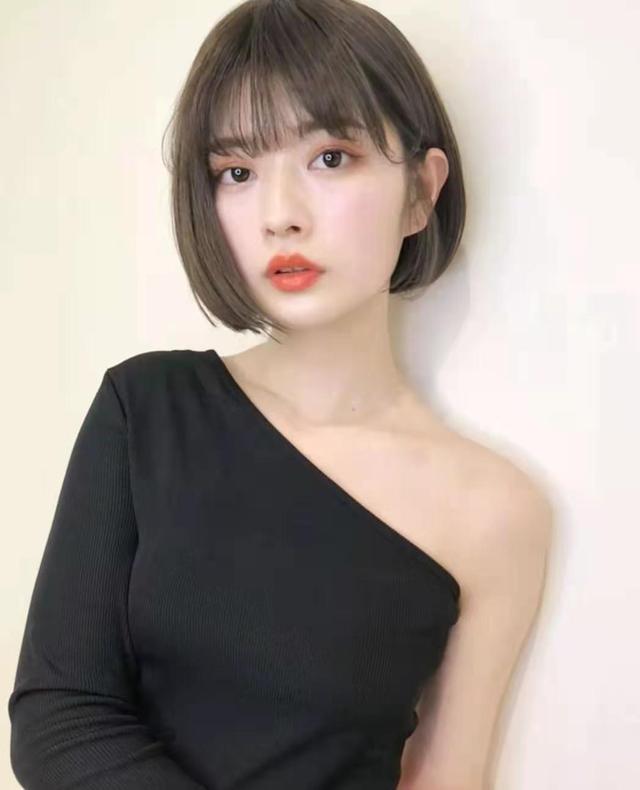 四个实用的瘦脸发型,时尚洋气又显脸小