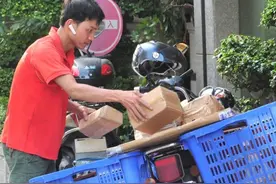 特别的“五四”：“快递小哥”跑出青春光芒！图片