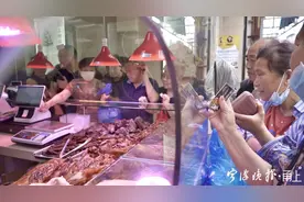 端午节这顿饭，宁波人的餐桌上少不了这道硬菜！一早出门，排队买烧鹅图片