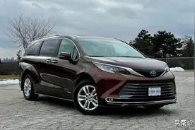 2021年丰田塞纳Sienna：更新后采用混合动力提升新颖度图片