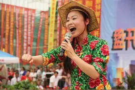 从年入千万到无人问津，草帽姐捐款“翻车”下，隐藏了人性的丑恶图片