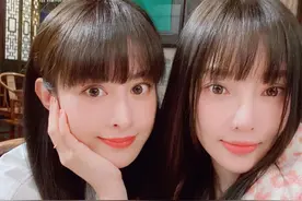 李小璐晒自拍，与闺蜜王若雪两人留同款发型看不出相差11岁图片