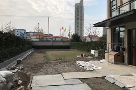上海中骏天誉小区千万豪宅陷“违建”门图片