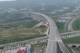 渝长复线高速今日15时通车 小车跑全程通行费34元图片