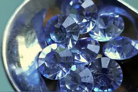 小孩子为什么喜欢拾石头，《在这个星球上》带你走进这些孩子心灵图片