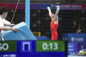 世锦赛第4金！男子双杠胡旭威夺冠侍聪摘铜，中国队近10届7次登顶图片