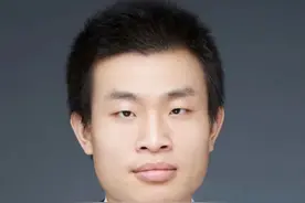 北大韦东奕实为帅小伙，回应全网封神：有些报道不实，“母亲陪读两年”是没有的事图片