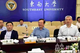 华为CEO任正非走进中国知名高校交流，为何选择南京这两所学校？图片