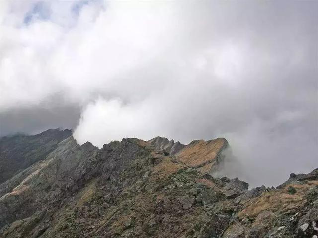 跟着郑州户外驴友团，徒步中国十大非著名山峰