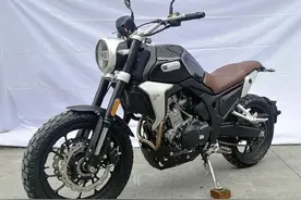 凯越400F显露踪迹，去掉铝合金单摇臂和真空辐条轮，售价将更亲民图片