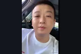 李四险酿车祸，称差点被取项上人T。李四发作品向粉丝报平安。图片