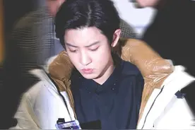 大长腿也有烦恼，朴灿烈睡觉都成问题，SM公司谎报身高了？图片