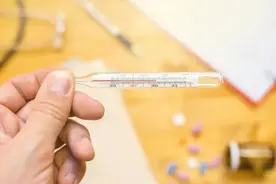 护士长教你，水银体温计摔破了要怎么处理！图片