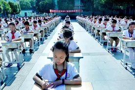 你给孩子买握笔器了吗？建议尽早丢掉图片