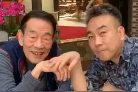88岁相声名家杨少华与杨议比拼贯口，口齿清晰嘴皮子利索，获点赞图片