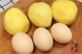 土豆里加3个鸡蛋，教你白吃不厌的做法，简单又美味，出锅就嘴馋图片