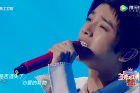 华晨宇经历风波后，再唱《亲爱的小孩》，高音投入眼泛泪光图片