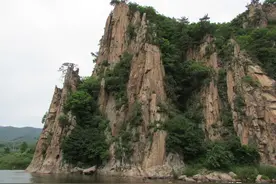 太子河鸡冠砬子老房河避暑度假戏水野餐图片