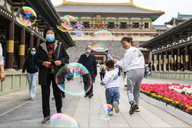 五一期间襄阳市共接待游客227万人次，实现旅游综合收入6.5亿图片