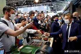 扔鸡蛋、泼面粉、扇耳光、互撕…外国民众和首脑的“过招”瞬间图片