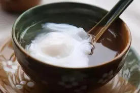 煮荷包蛋时，切记不要直接下锅煮，教你2招，一锅十个不散花图片