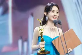 33岁赵丽颖获“金鹰女王”穿水蓝连衣裙秀A5腰 细节见人品图片