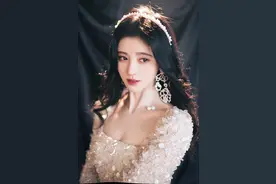眉形选对颜值翻倍，鞠婧祎的雾感野生眉才是复古画报女孩的标配图片