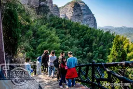 江西地处最偏远的边境县，距省会南昌520千米，丹霞景观百态迷人图片