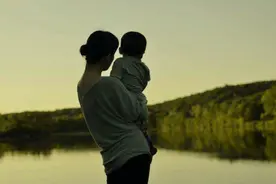 孩子从叫“妈妈”改喊“妈”，一字之差，包含着孩子三个心理变化图片