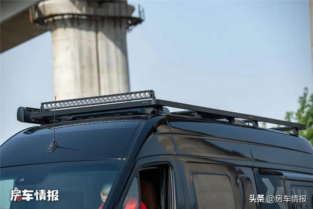 峰值扭矩1000牛米的房车见过么？配4驱厨卫齐全住2人，这品牌够硬