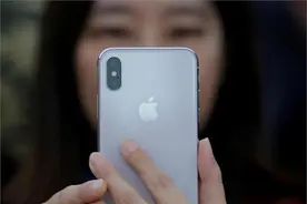 iPhone X不仅支持无线充电 , 而且还可以开通许多智能功能图片
