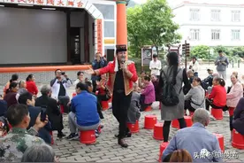 中央民族歌舞团走进广西恭城莲花开展庆祝恭城瑶族自治县成立30周年慰问演出图片