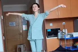 “超苗条”产妇走红，分娩开3指跳舞催生，高颜值好身材令人羡慕图片