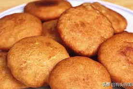 油炸糕总是做不好，大厨教你一招，鼓大泡又酥脆，保证不开裂图片