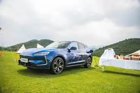 试驾一车难求的网红车 赛力斯华为智选版SF5图片