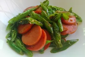 美食推荐：苦瓜豆腐鸡蛋、泡椒鸡胗、特色小炒王、黄瓜炒香肠做法图片