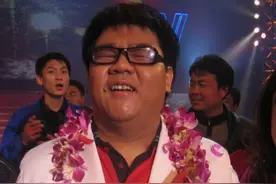 凭《星光大道》爆红，登春晚独唱，被骂滚出圈子的盲人杨光怎么了图片