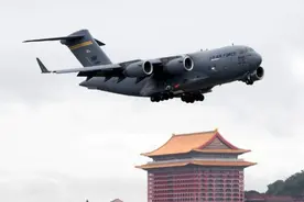 美军C-17突然降落台湾，蔡英文热泪盈眶，为何三个小时就跑了？图片