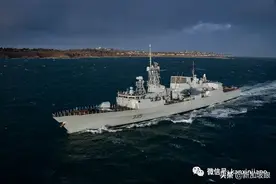 嗯~ 好吃！加拿大海员在军舰上，初次品尝新加坡娘惹糕点图片