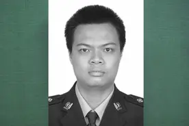 再见，标哥！面对手持利刃的歹徒，他用身体挡住了尖刀！图片
